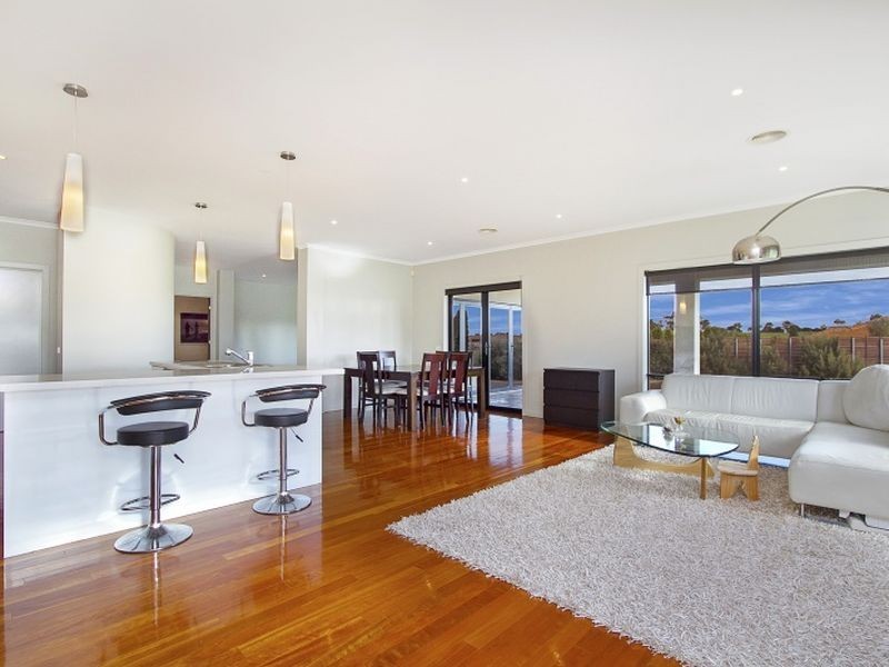 38 St Andrews Close, Hidden Valley VIC 3756