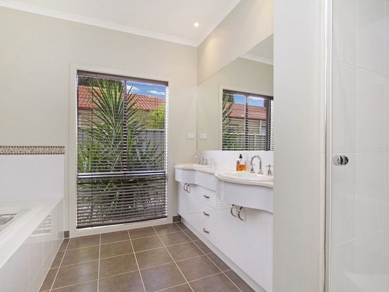 38 St Andrews Close, Hidden Valley VIC 3756