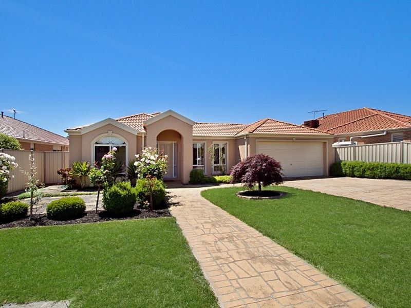 54 St Andrews Close, Hidden Valley VIC 3756