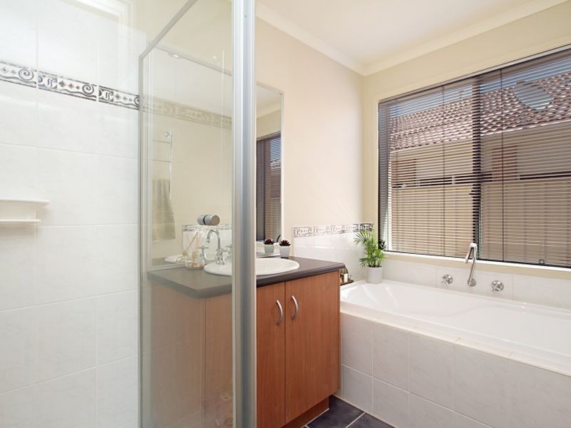 54 St Andrews Close, Hidden Valley VIC 3756