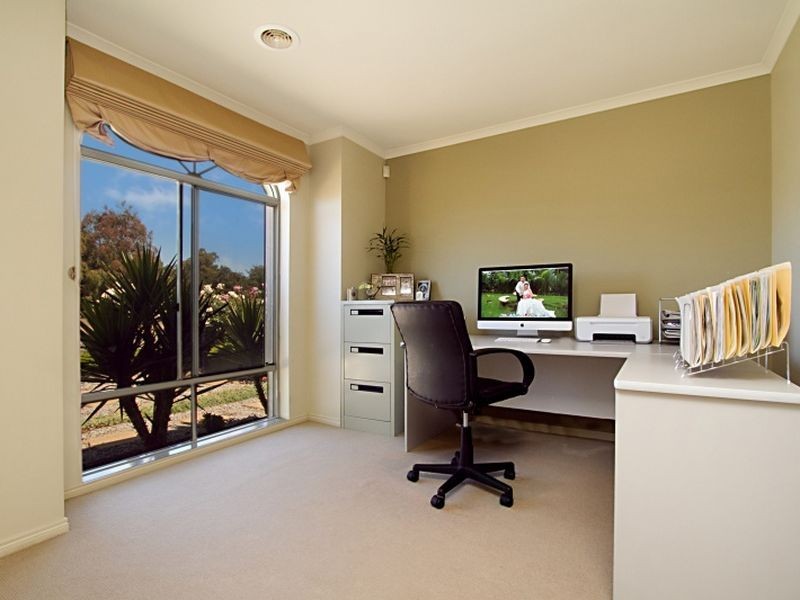 54 St Andrews Close, Hidden Valley VIC 3756