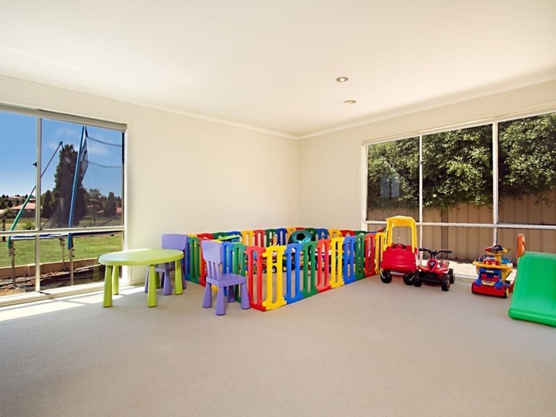 54 St Andrews Close, Hidden Valley VIC 3756