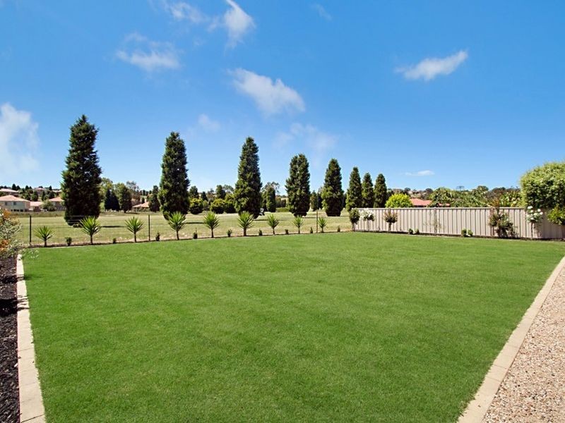 54 St Andrews Close, Hidden Valley VIC 3756