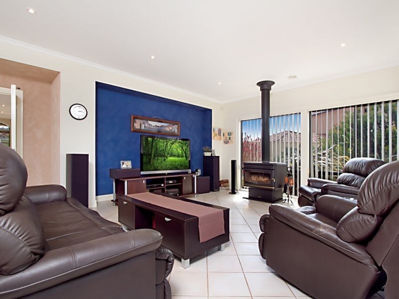 153 Valley Drive, Hidden Valley VIC 3756