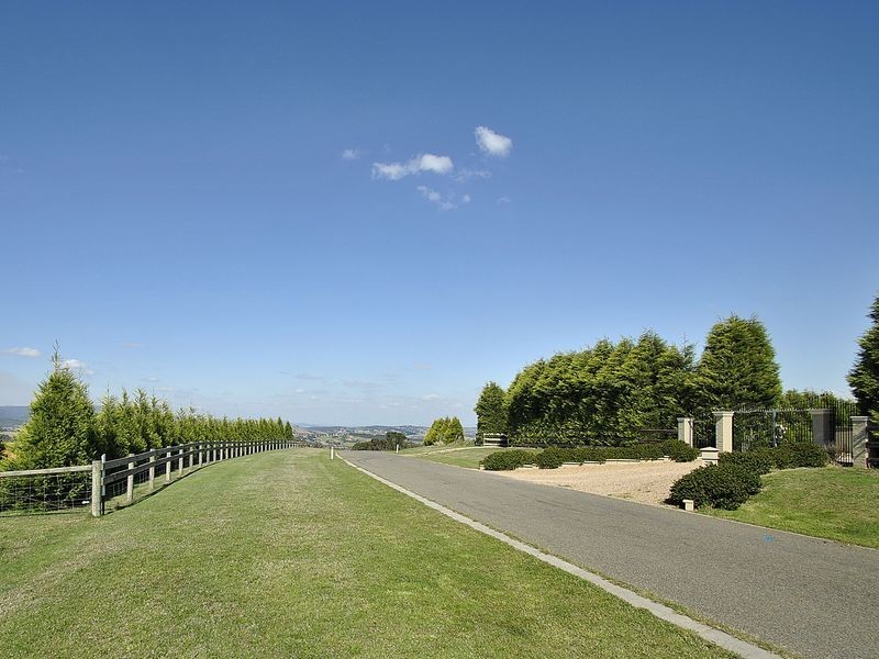 120 Dolomite Rise, Hidden Valley VIC 3756