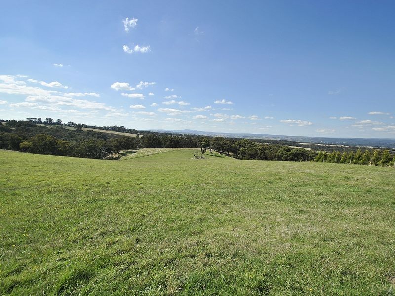 120 Dolomite Rise, Hidden Valley VIC 3756