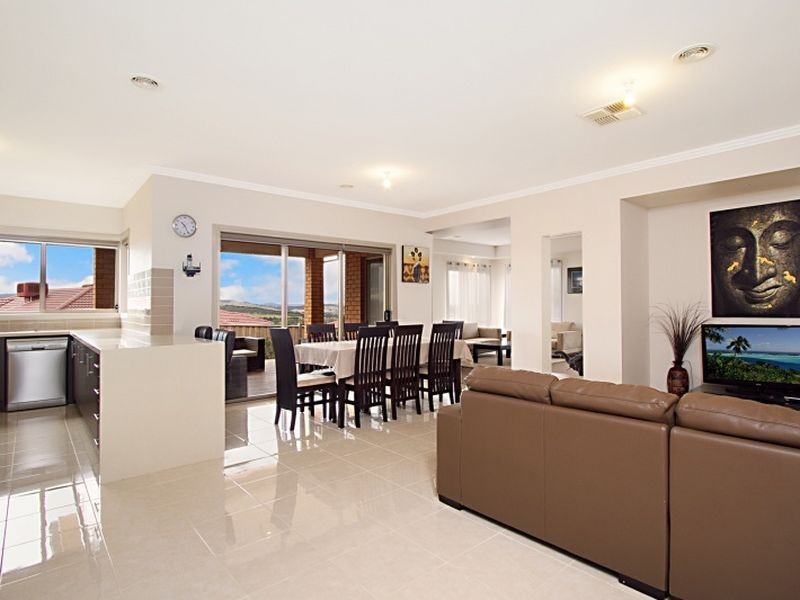 7 Aurina Drive, Hidden Valley VIC 3756