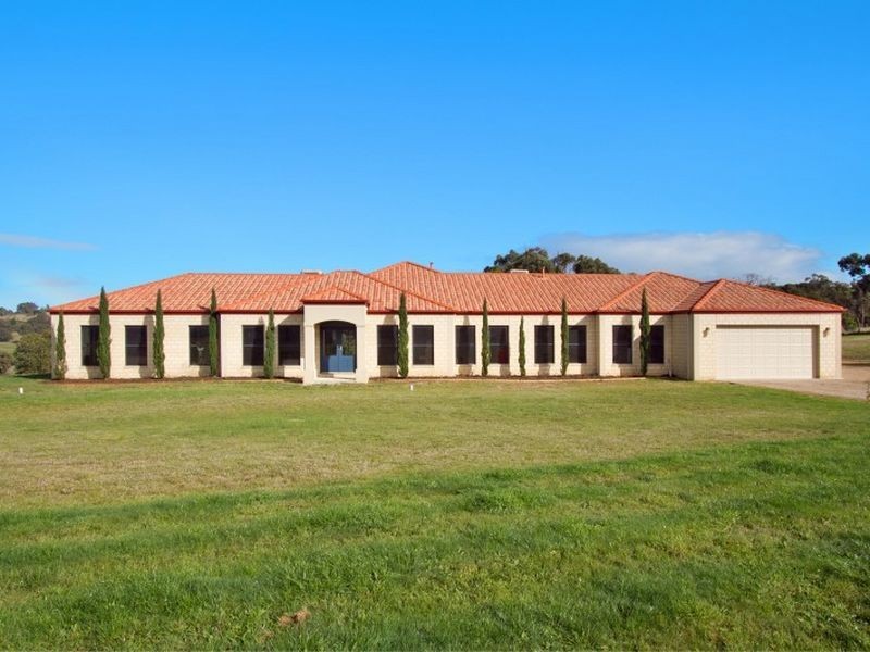 8 Siena Ridge, Hidden Valley VIC 3756