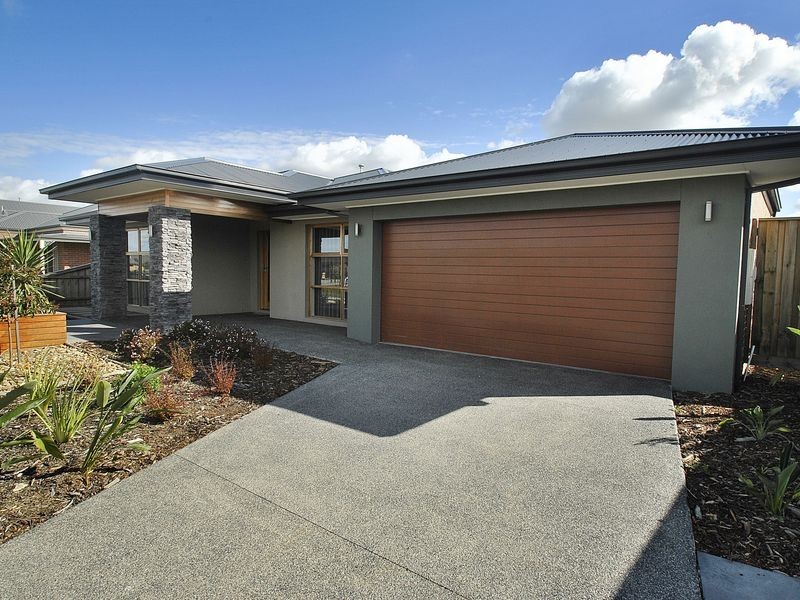 64 Wallara Waters Boulevard, Wallan VIC 3756