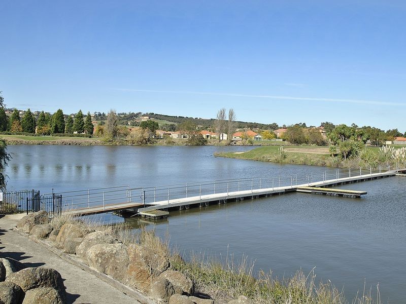 44 Augusta Way, Hidden Valley VIC 3756