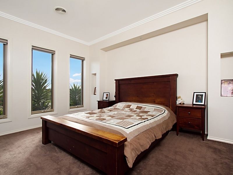 7 Aurina Drive, Hidden Valley VIC 3756