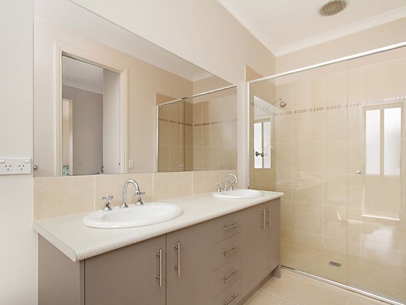 7 Aurina Drive, Hidden Valley VIC 3756