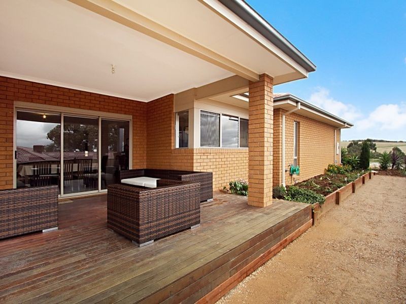 7 Aurina Drive, Hidden Valley VIC 3756