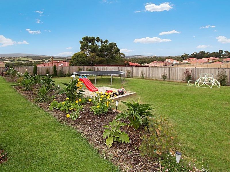 7 Aurina Drive, Hidden Valley VIC 3756