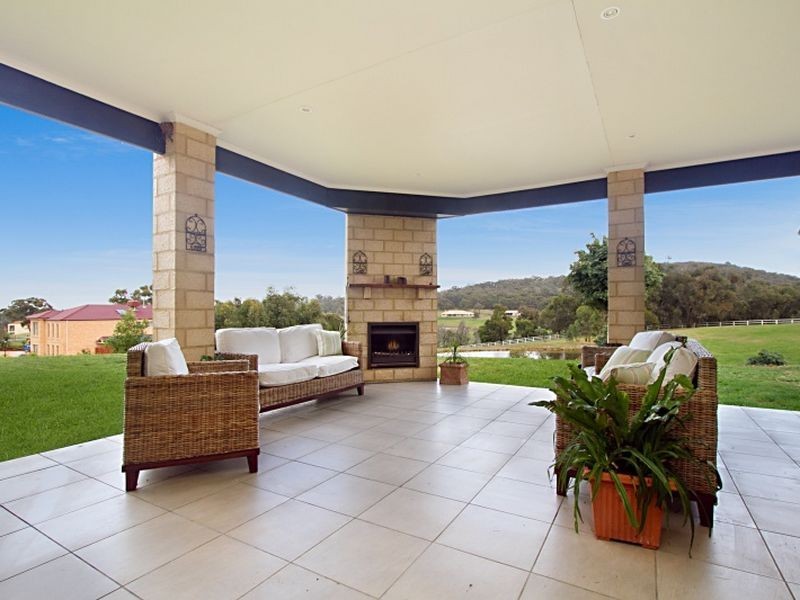 8 Siena Ridge, Hidden Valley VIC 3756