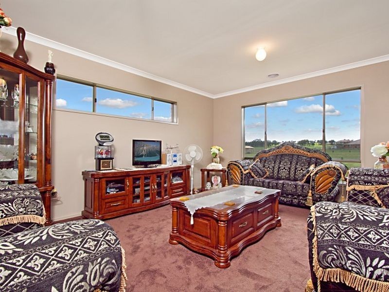 16 Cavallo Crescent, Hidden Valley VIC 3756