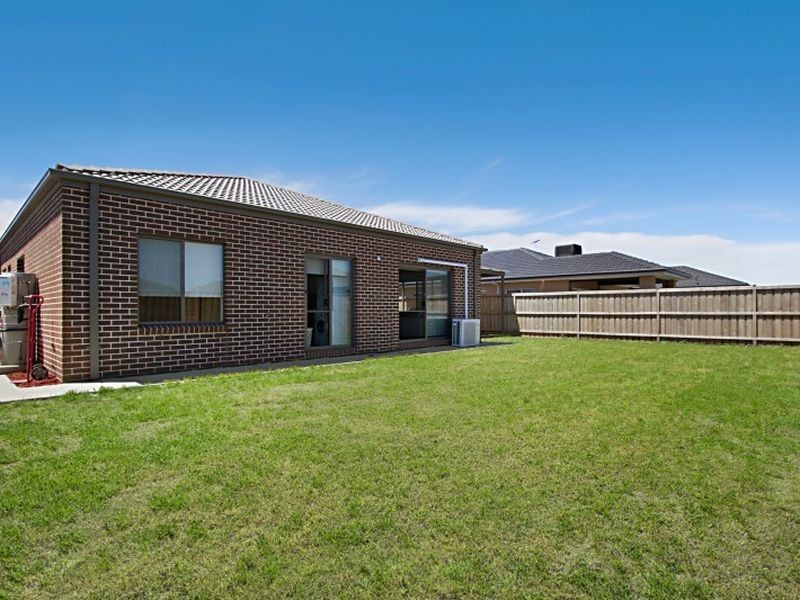 76 Wallara Waters Boulevard, Wallan VIC 3756