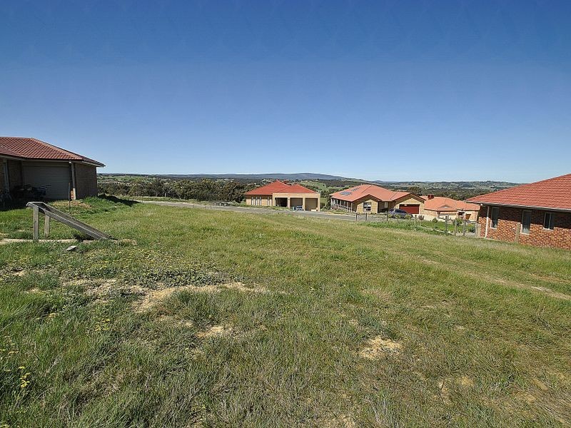 8 Carmelo Court, Hidden Valley VIC 3756