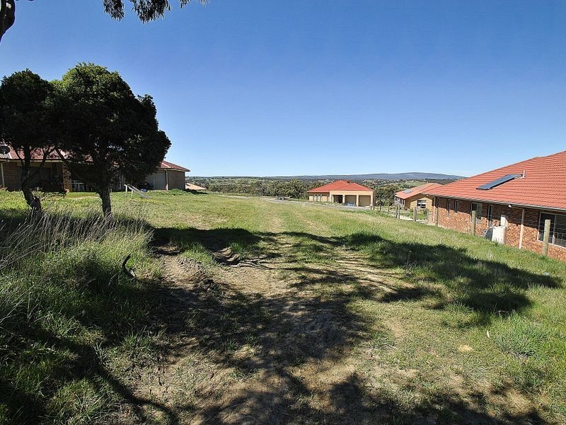 8 Carmelo Court, Hidden Valley VIC 3756