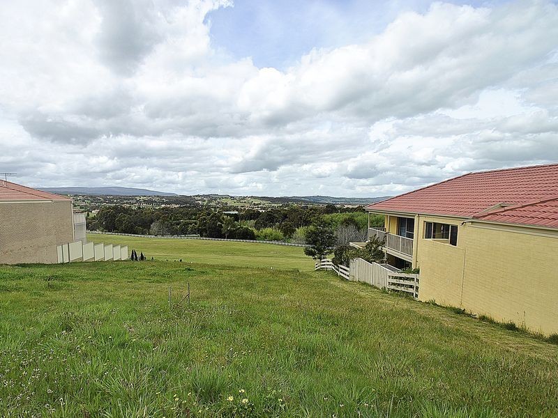 81 Siena Way, Hidden Valley VIC 3756