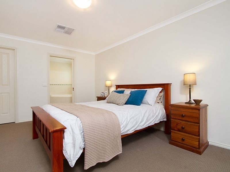 25 Siena Way, Hidden Valley VIC 3756