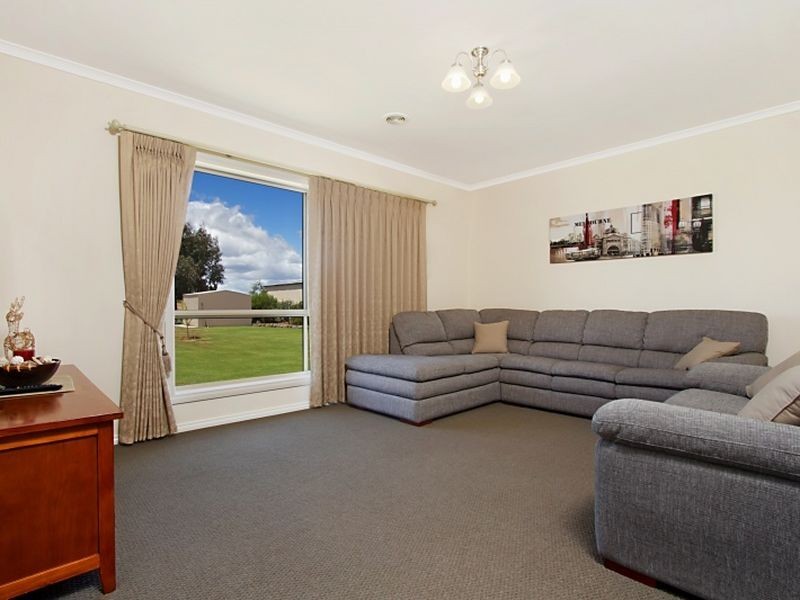 72 The Elms Boulevard, Kilmore VIC 3764
