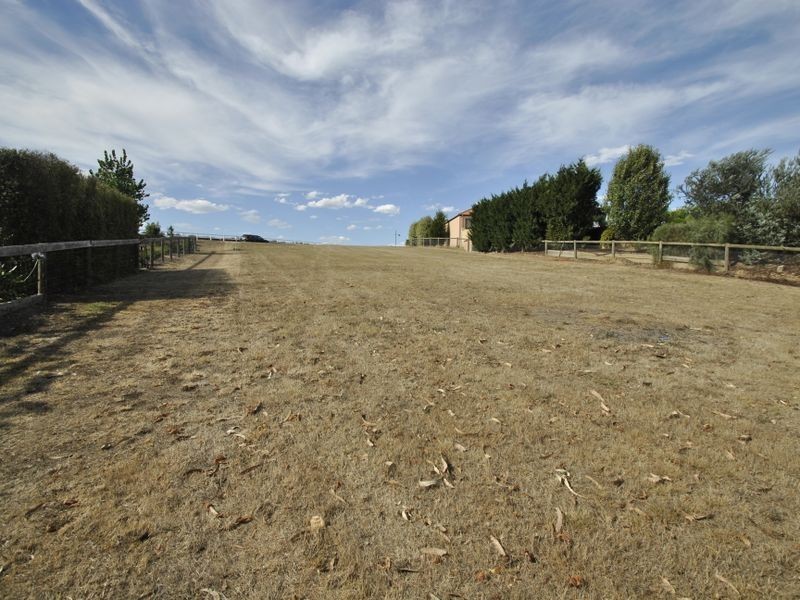 157 Valley Drive, Hidden Valley VIC 3756