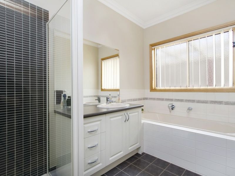 107 Dolomite Rise, Hidden Valley VIC 3756