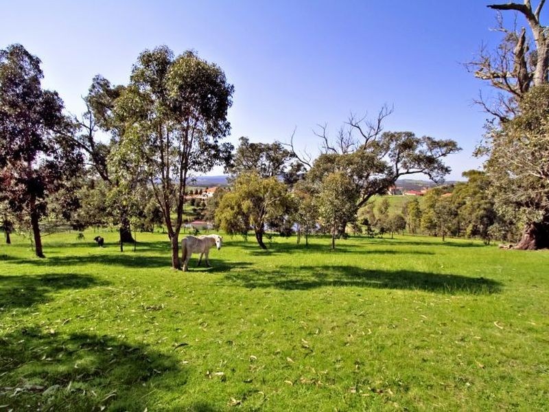 107 Dolomite Rise, Hidden Valley VIC 3756