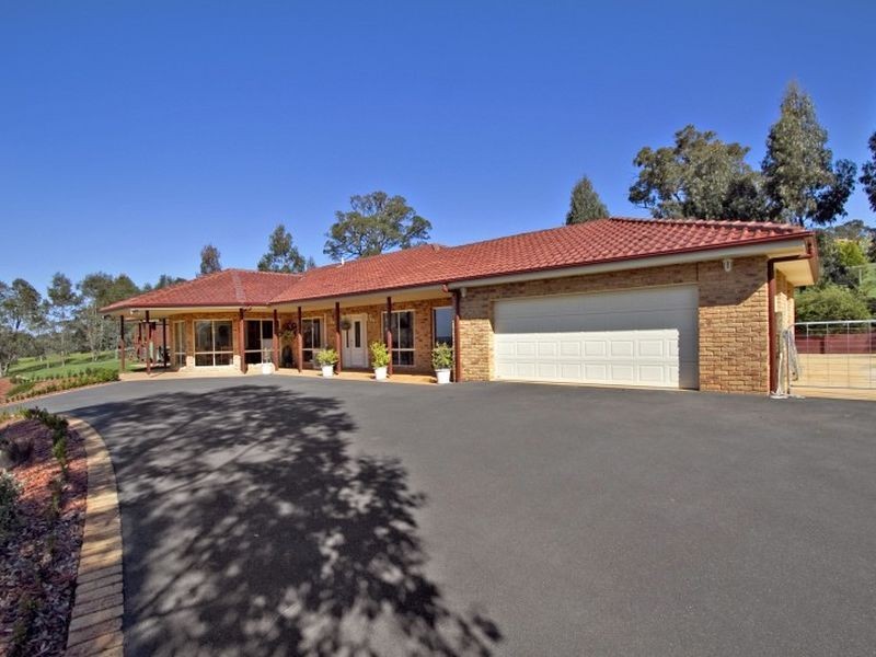 107 Dolomite Rise, Hidden Valley VIC 3756