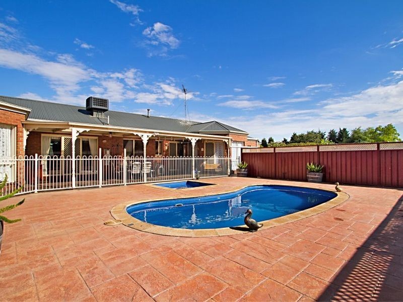 10 Morris Court, Kilmore VIC 3764