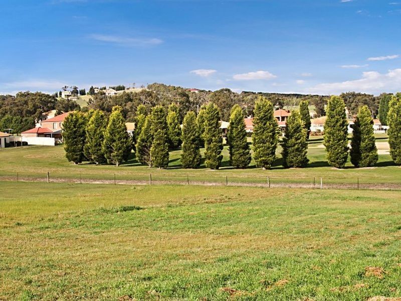 5 St Andrews Close, Hidden Valley VIC 3756