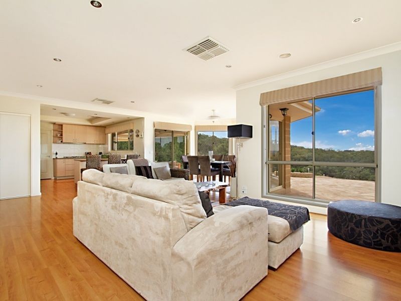112 Dolomite Rise, Hidden Valley VIC 3756