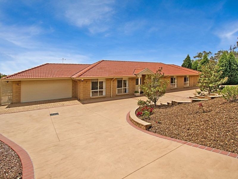 112 Dolomite Rise, Hidden Valley VIC 3756