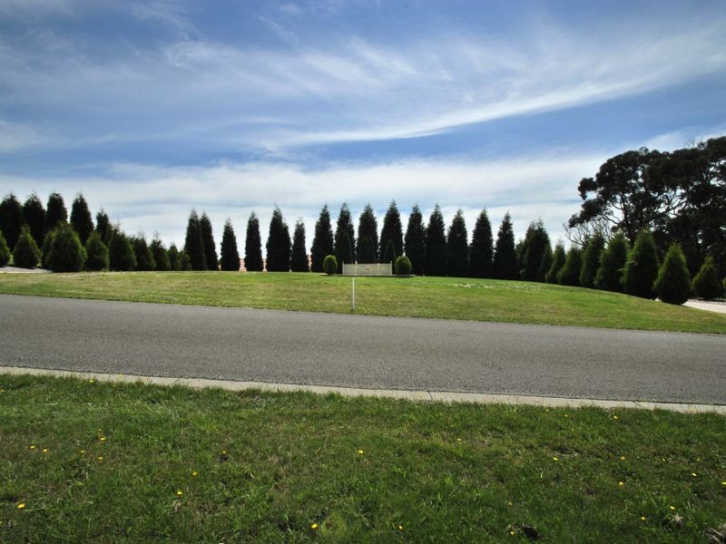 112 Dolomite Rise, Hidden Valley VIC 3756