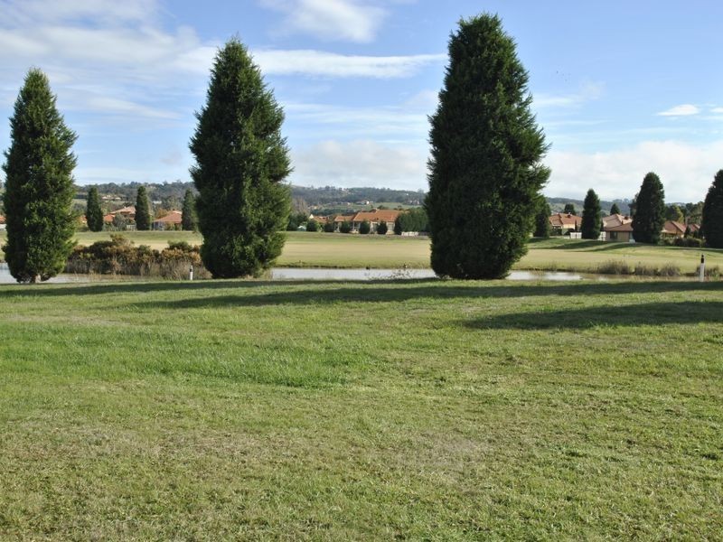 66 St Andrews Close, Hidden Valley VIC 3756