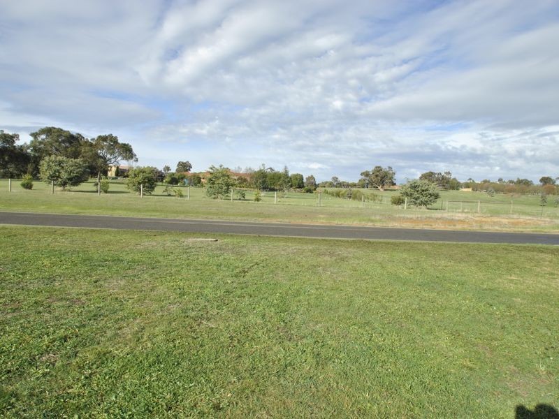 66 St Andrews Close, Hidden Valley VIC 3756