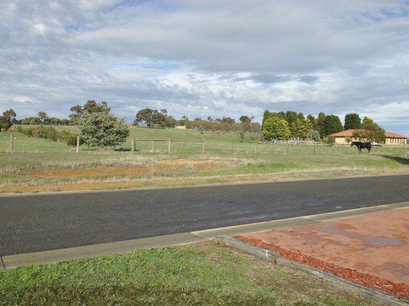 66 St Andrews Close, Hidden Valley VIC 3756