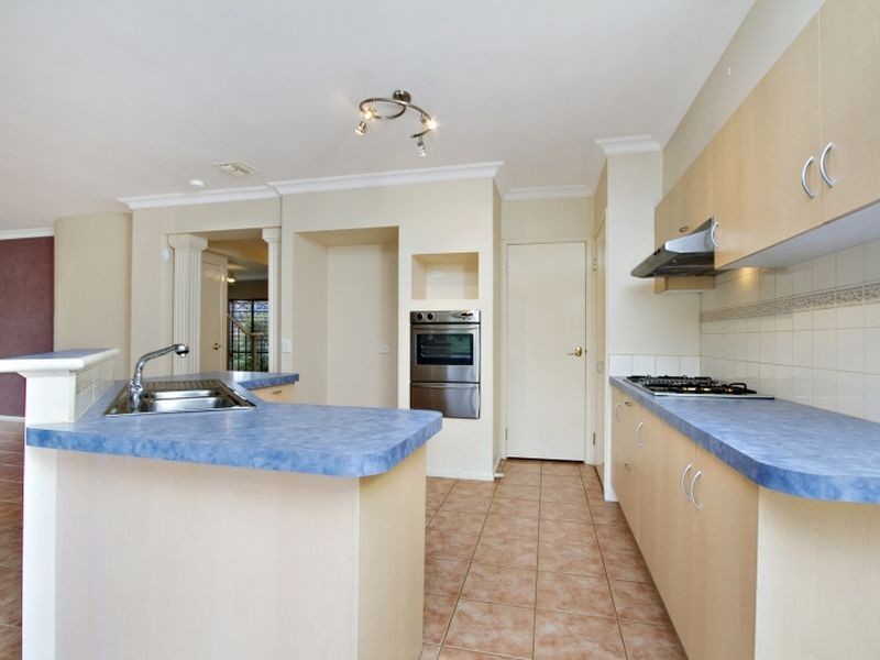 32 Lakeside Drive, Hidden Valley VIC 3756