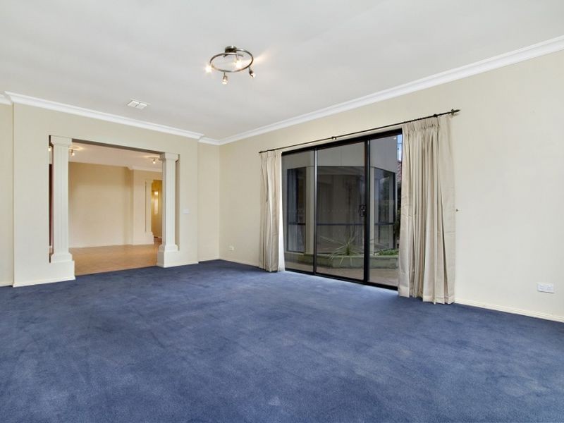 32 Lakeside Drive, Hidden Valley VIC 3756