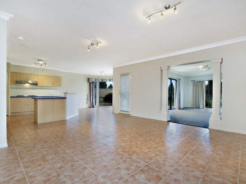 32 Lakeside Drive, Hidden Valley VIC 3756