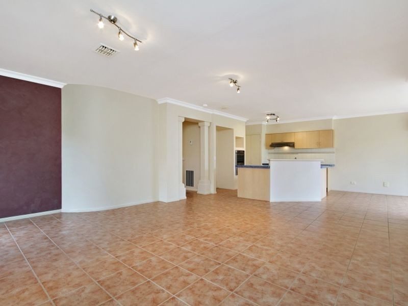 32 Lakeside Drive, Hidden Valley VIC 3756