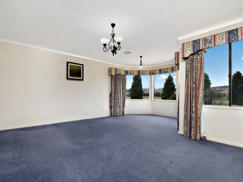 32 Lakeside Drive, Hidden Valley VIC 3756