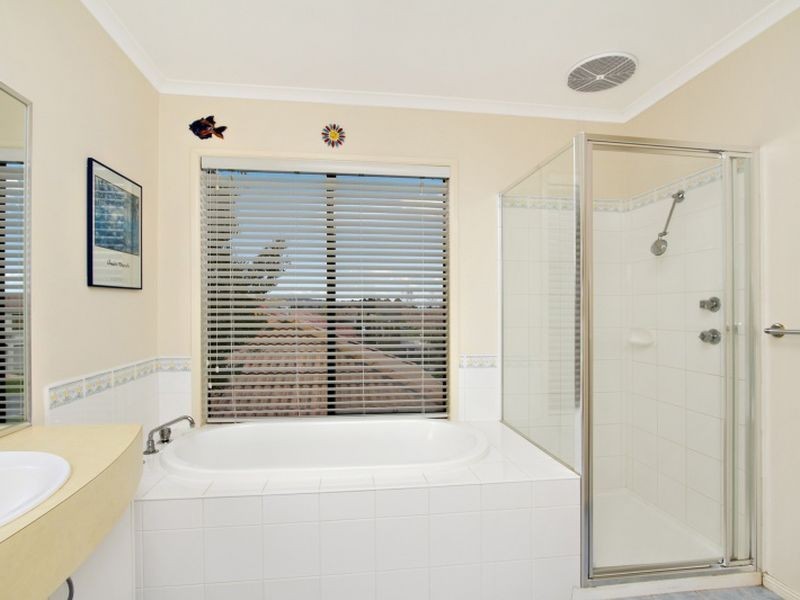 32 Lakeside Drive, Hidden Valley VIC 3756