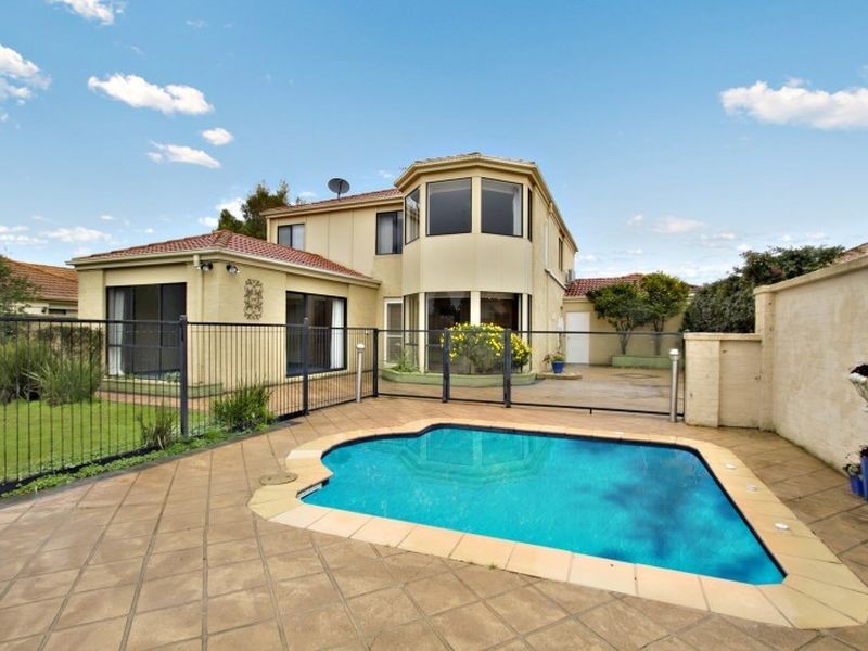 32 Lakeside Drive, Hidden Valley VIC 3756