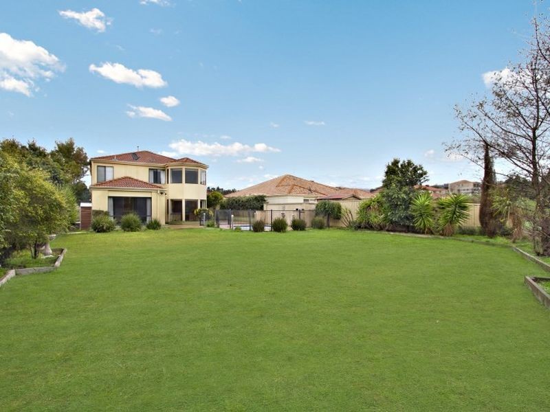 32 Lakeside Drive, Hidden Valley VIC 3756