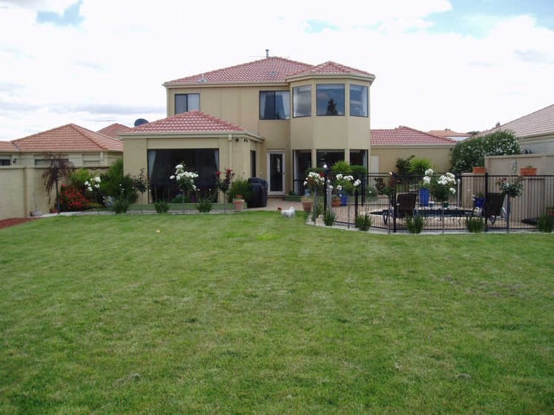 32 Lakeside Drive, Hidden Valley VIC 3756