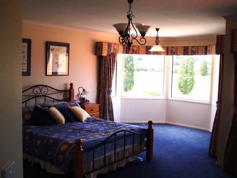 32 Lakeside Drive, Hidden Valley VIC 3756