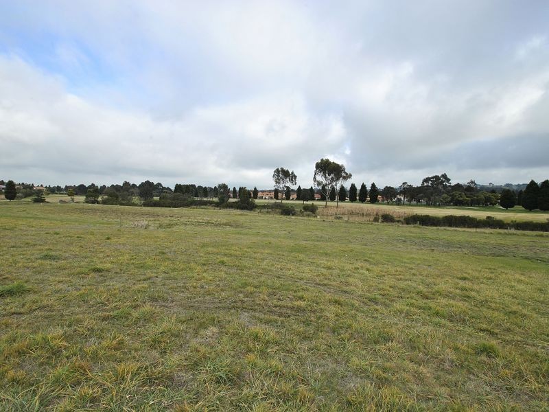 33 Craig Parry Drive, Hidden Valley VIC 3756