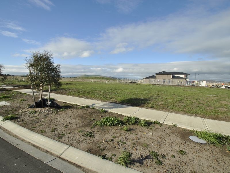 36 Golf Links Drive, Beveridge VIC 3753